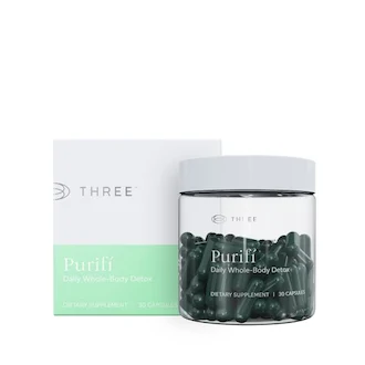 Envase del suplemento THREE Purifí para apoyo de desintoxicación de todo el cuerpo